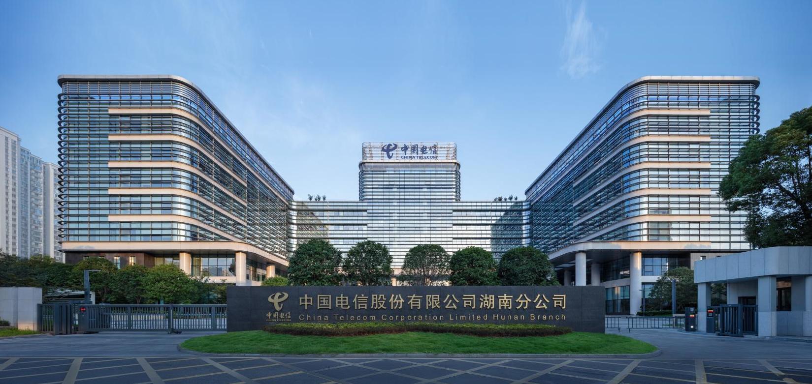 公司承建的湖南信息園（調(diào)度大樓、通信機(jī)房、地下室、附屬樓）工程榮獲兩項(xiàng)（土建、安裝）中國(guó)建設(shè)工程魯班獎(jiǎng)